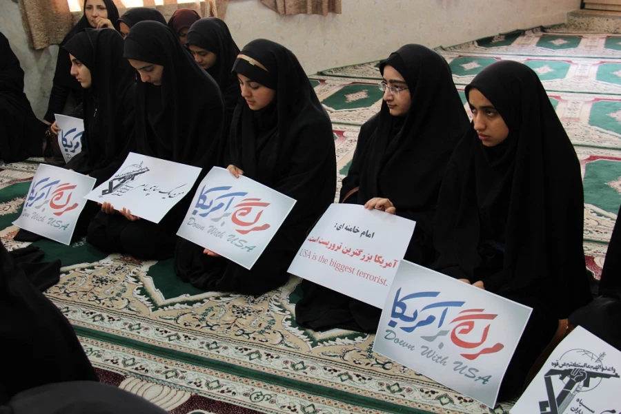 تجمع دانشجومعلمان پردیس بنت الهدی صدر دراعتراض به اقدام نابخردانه ی آمریکا علیه سپاه پاسداران انقلاب اسلامی