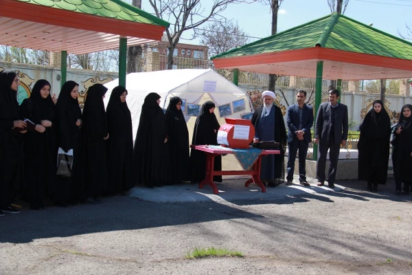 جمع آوری کمک های نقدی و غیر نقدی دانشجومعلمان  و کار کنان پردیس برای کمک به سیل زدگان اخیر کشور