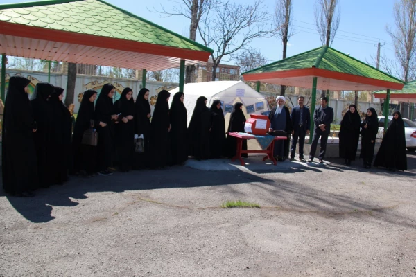 جمع آوری کمک های نقدی و غیر نقدی دانشجومعلمان  و کار کنان پردیس برای کمک به سیل زدگان اخیر کشور