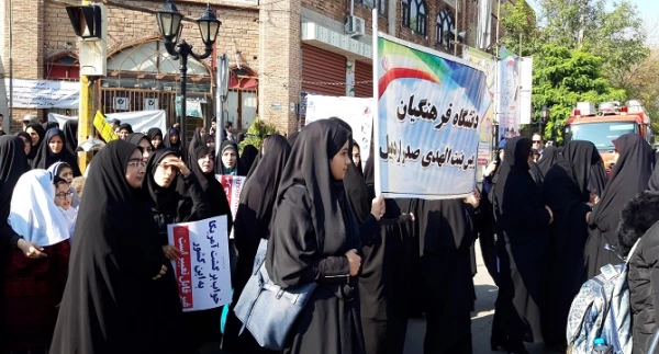 حضور دانشجومعلمان پردیس در راهپیمایی یوم الله 13 آبان 98