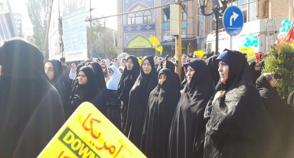 حضور دانشجومعلمان پردیس در راهپیمایی یوم الله 13 آبان 98