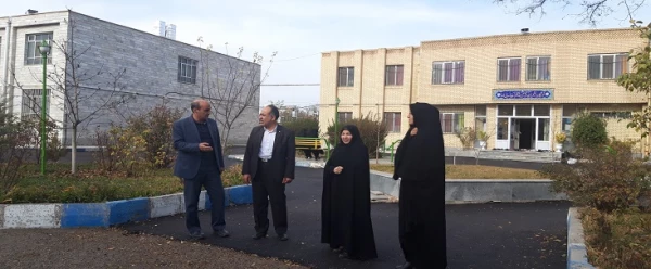 بازدید معاون توسعه مدیریت و پشتیبانی اداه کل آموزش و پرورش از روند اجرایی طرح آسفالت محوطه پردیس 