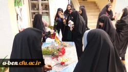 تبریک روز دانشجو با تقدیم شاخه گل به دانشجومعلمان 