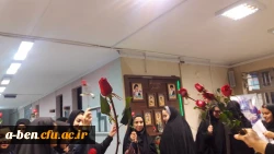 تبریک روز دانشجو با تقدیم شاخه گل به دانشجومعلمان 