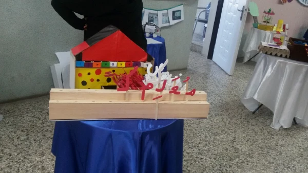 برپایی نمایشگاه دست سازه های آموزشی 